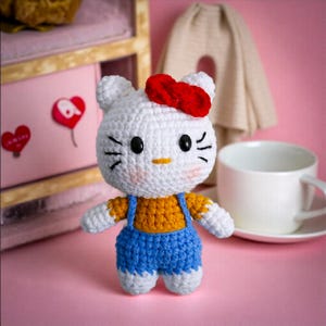 Gehaakte Kitty-sleutelhanger| Handgemaakte tasbedel| Autohanger amigurumi | Schattig accessoire