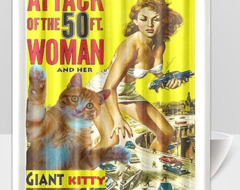 Cortina de ducha con póster de la película "El ataque de la mujer de 15 metros y su gatito gigante"