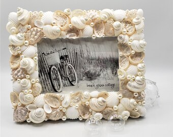 Beach Decor Seashell Frame, Nautical Decor, Beach Wedding Frame, Beach Wedding Gift, Coastal Decor Shell Frame, 5x7"