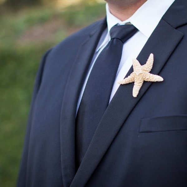 Beach Wedding Starfish Boutonniere, Coastal Wedding Boutonniere, White Starfish Boutonniere for Groom, Groomsmen, & Dads, Starfish Lapel Pin