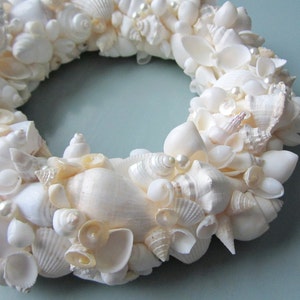 Beach Decor Seashell Wreath, Nautical Decor WHITE Shell Wreath, Coastal Decor Beach Wreath, Sea Shell Wreath, Seashell Decor, 12 WHITE image 3