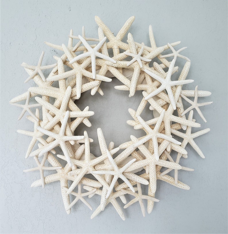 Beach Decor Starfish Wreath, Nautical Decor White Starfish Wreath, Seashell Wreath, Shell Wreath, Coastal Decor, Beach House Decor zdjęcie 1