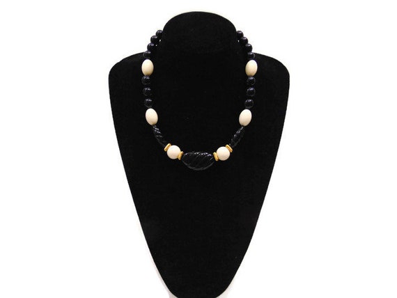 Vintage Black and White Necklace Vintage Collar N… - image 1
