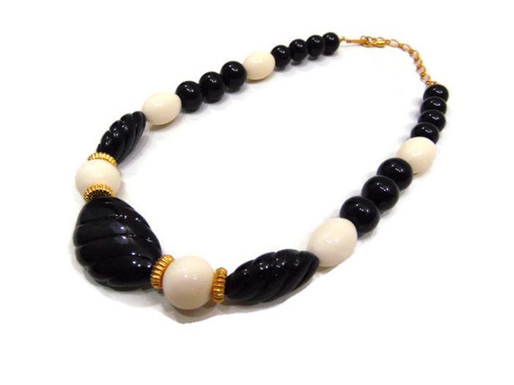 Vintage Black and White Necklace Vintage Collar N… - image 2