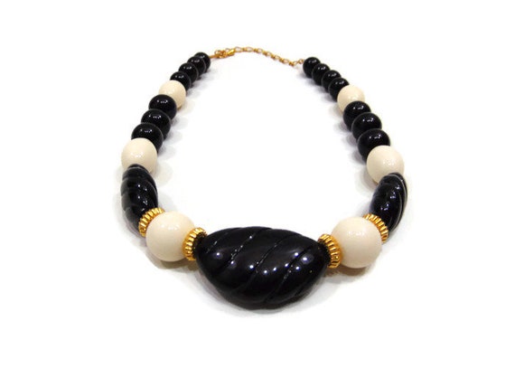 Vintage Black and White Necklace Vintage Collar N… - image 6