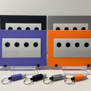 Nintendo GameCube Key Holder and 4 Controller Plug Keychains