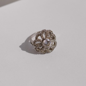 Floral Rhinestone Ring