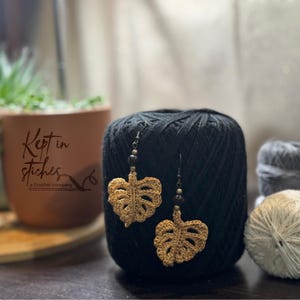 Crochet Dangling Monstera Leaf earrings