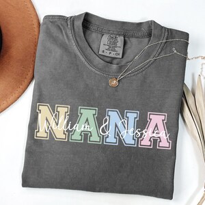 Personalized Grandma with name Shirt, Custom Grandma Shirt Comfort Colors® Grandma Tee with Grandkids Names Grandma Gift, Nana T shirt