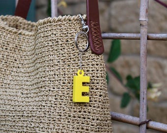 Llavero con inicial - Llavero con inicial personalizado • Llavero con una sola letra • Accesorio minimalista con monograma • Regalo para él y para ella