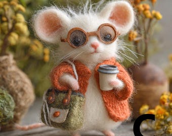 Personalized Handmade Felting Fashion Mom Mouse Ornament | Handmade Felted Mother's Day Decor | Adorable Gift for Mom | Gift for Her