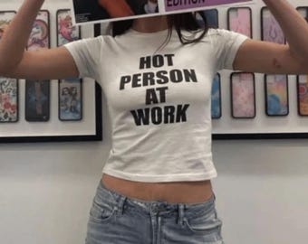 T-shirt bébé personne sexy au travail - chemise à slogan mème de l'an 2000 - haut graphique tendance - ère des années 2000 - t-shirt Mcbling - mode esthétique des années 90