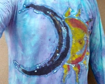 SOLUNA handpainted with wax in Batik techniques on a long sleeves Bamboo T-shirt tiedyed blues, with wonderful "Sun and the Moon" (Sol-Luna)
