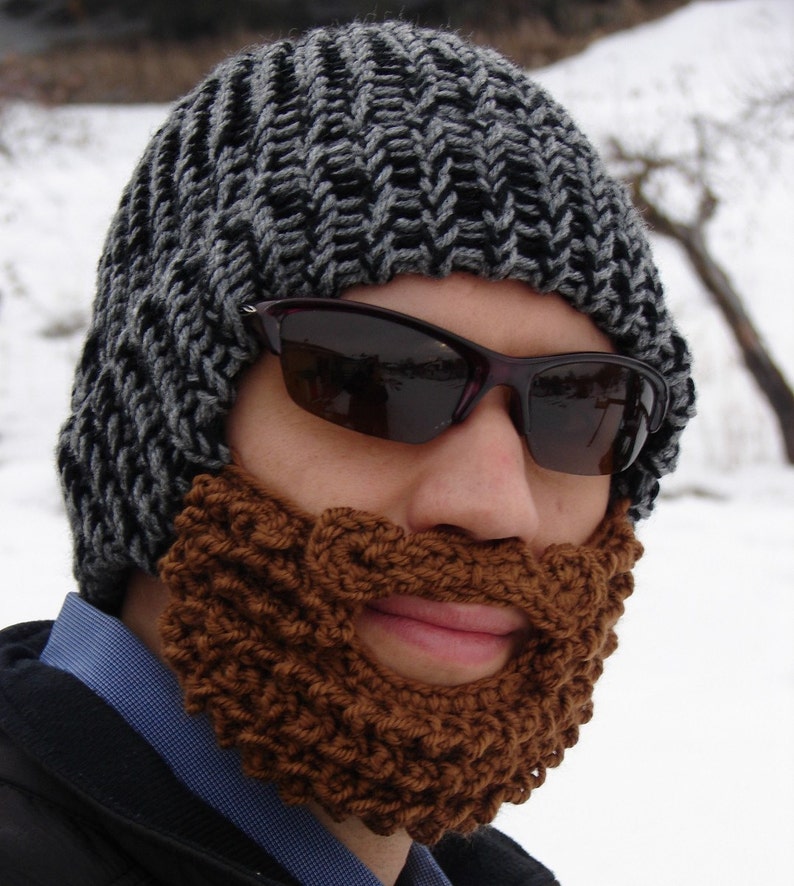 вязаная шапка викинга с бородой. шапочка для бороды. шапка зимняя викинг. шапка усы. шапка с усами.