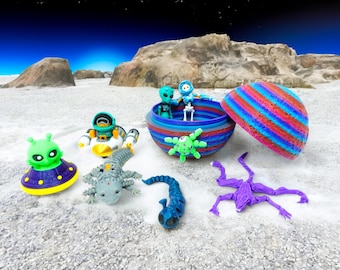 Vintage 1997 Fistful of Aliens GREEN Alien Mini 1” Action Figure