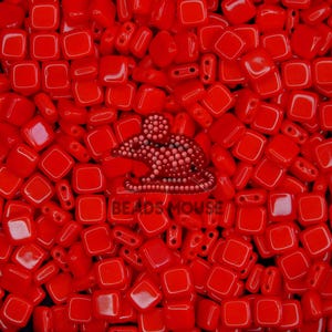 CzechMates TILE ビーズ 93200 不透明レッド | スクエアビーズ | 2穴ビーズ | CzechMates ティラビーズ | ジュエリー作り | Beads UK