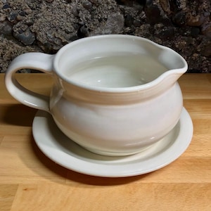Handmade Pottery Gravy Boat with Drip Plate--Ivory--ceramic 2-piece gravy boat--gravy serving set--2-cup handcrafted stoneware serving set