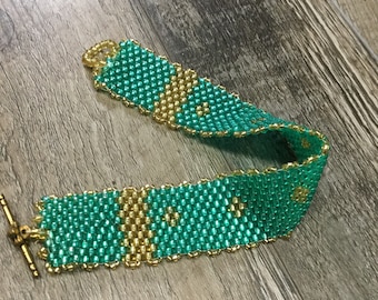 Peyote Stitch Bracelet, beaded bracelet, green and gold bracelet, peyote stitch