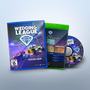 Puede incluir: Una caja de juego azul y un disco con el texto "WEDDING LEAGUE" y "SEASON 2026". La caja presenta un logotipo de diamante e imágenes de coches de carreras. El disco también tiene el título y el logotipo del juego.