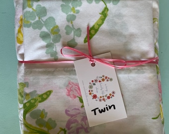 Vintage Twin Flat Sheet / Twin Bed / Bedding floral flowers