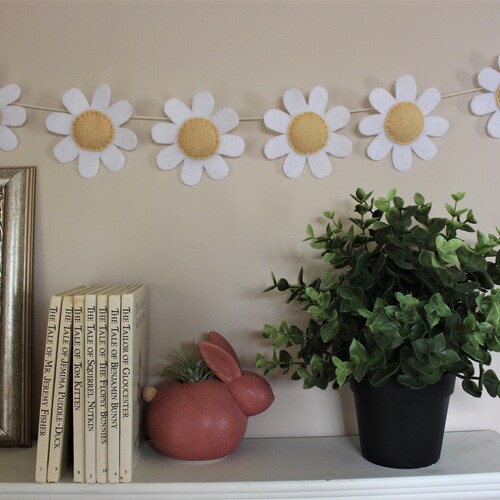 Daisy Garland Felt Ball Garland Felt Daisy Daisy Decor Etsy