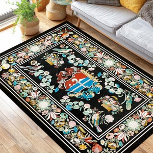 Tischplatte mit Wappen (1685) vonGiant Leoni. Original aus dem Ravelsmuseum. Teppich von United Kingdom, Landkarte von England