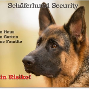 Könnte beinhalten: Nahaufnahme eines Deutschen Schäferhundes mit braunem und schwarzem Fell, der zur Seite blickt. Das Bild enthält den Text "Schäferhund Security", "mein Haus mein Garten meine Familie" und "Dein Risiko!"