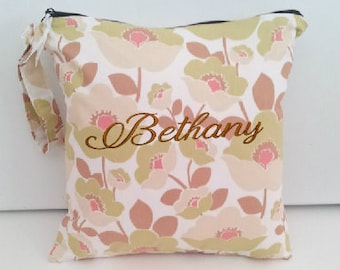 Personalized Wet Bag, Wet Bag with Name, Swimsuit Bag, Cloth Diaper Bag, Kitchen wet bag, Wet bag with name, swim bag, gym clothes bag