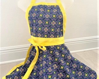 Kids Apron can be personalized with name