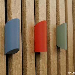Percha / Gancho Cilíndrico para Paneles Acústicos – Colgador Moderno para Abrigos y Toallas en Pared de Lamas