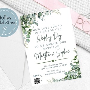 Könnte beinhalten: Eine weiße Hochzeitseinladung mit grünem Laub und dem Text "WE'D LOVE YOU TO JOIN US FOR OUR WEDDING DAY TO CELEBRATE OUR MARRIAGE Martha & Sophie On Thursday the 12th of December 2024 THE RITZ HOTEL, BLACKHALL, NE99 9ZZ RSVP"