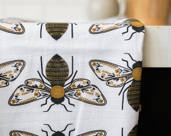 Bee Tea Towel | flour sack towel, dish towel, kitchen towel, home essentials, housewarming gift, wedding gift, gift for her