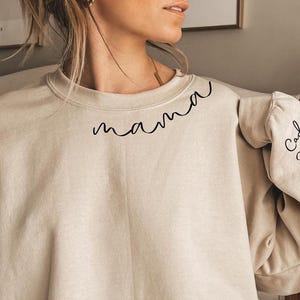 Personalized Mama Sweatshirt with Kid Names on Sleeve, Mothers Day Gift, Birthday Gift for Mom, New Mom Gift, Minimalist Cool Mom Sweater