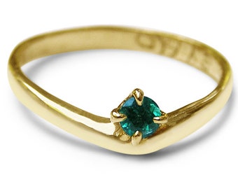 SALE -Emerald Ring - Beautiful Natural 3 mm Emerald -Simple & Unique Flowing Ring Design