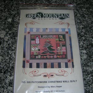 Patchwork Christmas Wall Quilt No. 505
