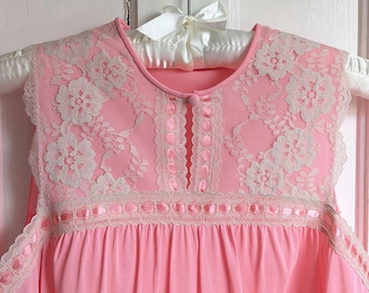 Vintage Kayser Pink Nylon Nightgown Lace Yoke Ribbon Trim Romantic Lingerie Gown Size M