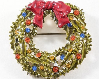 Vintage ART Christmas Wreath Brooch, Colorful Holiday Costume Jewelry, Retro Xmas