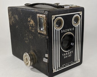 Vintage Kodak Brownie Target Six-20, Prop or Repair ***UNTESTED***