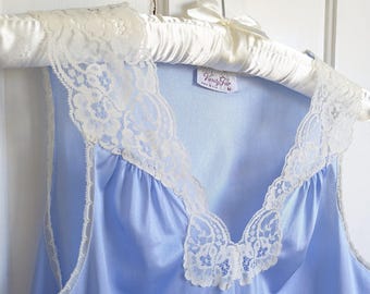 Vintage Vanity Fair Baby Blue Nylon Nightgown with Ivory Lace – 1970s Lingerie M