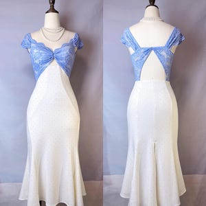 Vestido de tango de inspiración vintage: celeste y blanco con detalle de pedrería plateada