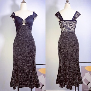 Off-shoulder kanten zeemeermintangojurk met strassdetails
