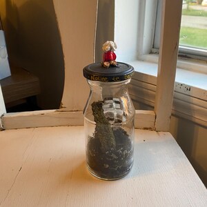 Little World #3 – The Elisabeth Moss Terrarium | Living Handmaid’s Tale Inspired Terrarium | Handmade Miniature World