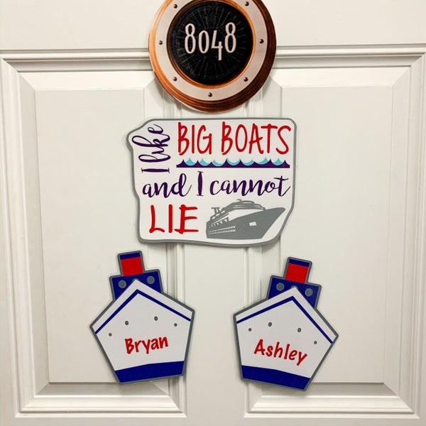 3-teiliges Set „I Like Big Boats and I Cannot Lü“-Schild und personalisierte Bootsmagnete für die Dekoration Ihrer Kabinentür, Kreuzfahrtdekoration