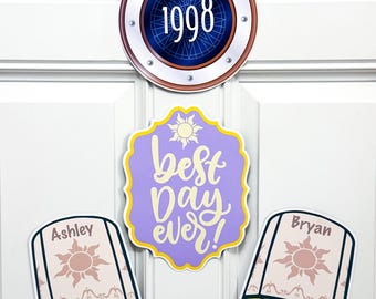 Placa "Melhor Dia de Sempre" e 2 Lanternas da Rapunzel com Ímãs de Porta para Cabine com Nome para Cruzeiro Disney