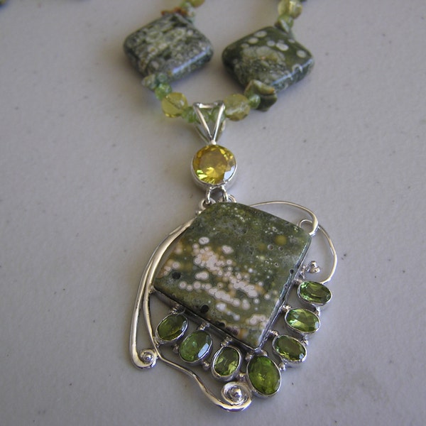 Culbutage eaux Rhyolite collier