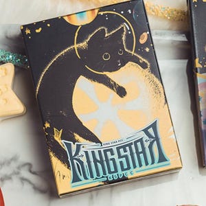Cartas de Baralho Space Cat V2 da King Star | Presente para Amantes de Gatos | Baralho Personalizado