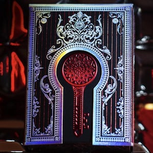 Secrets of the Key Master: Vampire Edition-speelkaarten | Holografische folieladekast | Luxe terras