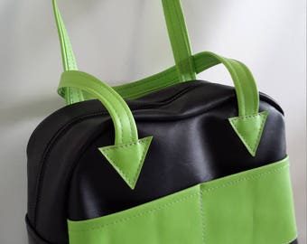 Black /Green Medium Shoulder Handbag with Exterior Pockets