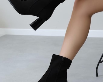 Botas de cano curto em couro legítimo preto, com salto bloco forrado e quente, modelo elegante de inverno com zíper.