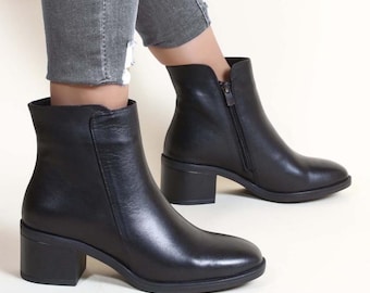 Botas de cano curto em couro preto - Botinhas de inverno forradas e quentinhas, salto de 4 cm